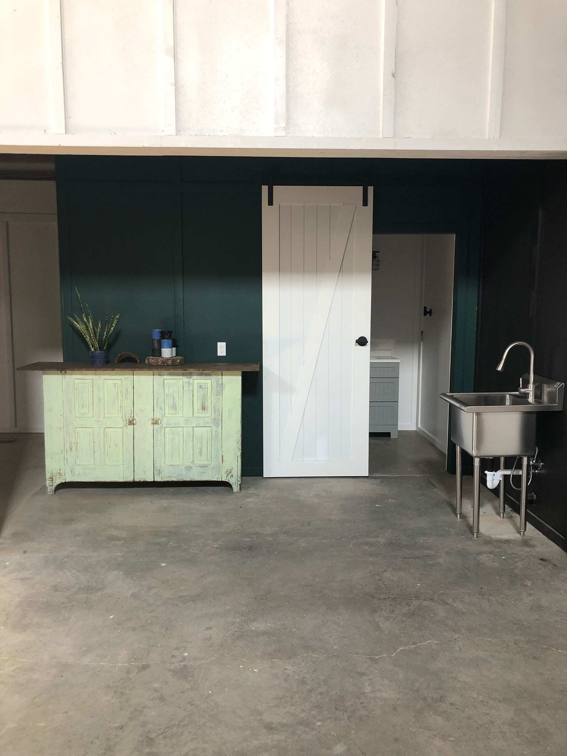 Gallery photos for Pole Barn Turned Full Living and Entertainment Space: Image #3